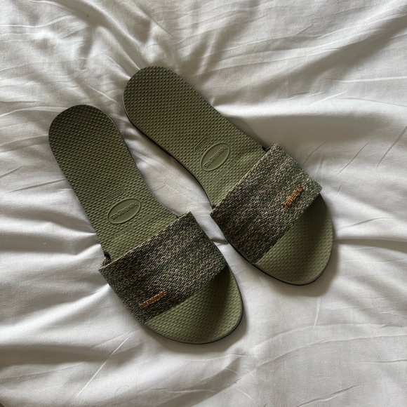 Havaianas You Malta Metallic Sandal Slides in Green/Yucca US 9-10 | EU 39-40 - Picture 6 of 7